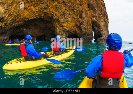 Kajakfahren auf der Insel Santa Cruz, Channel Islands Nationalpark, Kalifornien USA Stockfoto