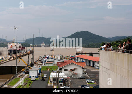 Erfolgte in Miraflores Mirador, Miraflores Besucherzentrum, die Vollansicht des Miraflores Schleusen Betrieb, Panama-Kanal Stockfoto