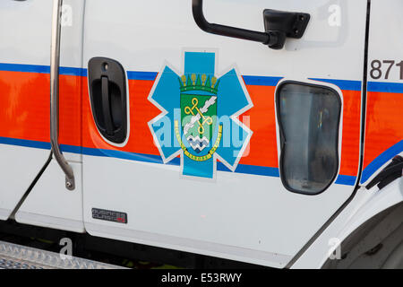 Krankenwagen-Logo auf das "Sound of Music Festival" im Spencer Smith Park in Burlington, Ontario, Kanada. Stockfoto