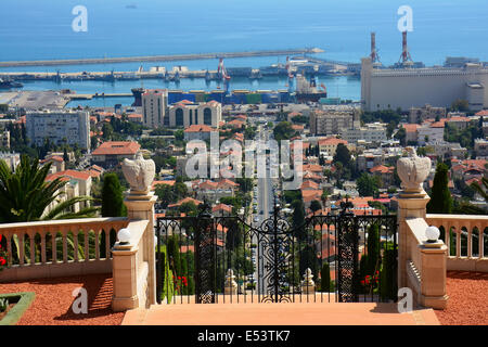 Den Hafen von Haifa, Blick von der Bahai-Gärten, Israel Stockfoto