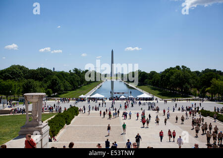 WASHINGTON D.C. - 25. Mai 2014: Das Washington Monument vom Lincoln Memorial gesehen.  Es befindet sich auf der National Mall in Stockfoto