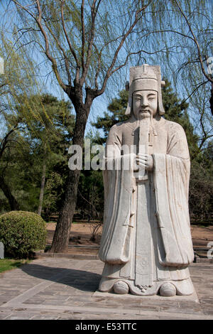 Ming-Gräber außerhalb von Peking in China: Statue von Bürokraten. Bild macht. Stockfoto