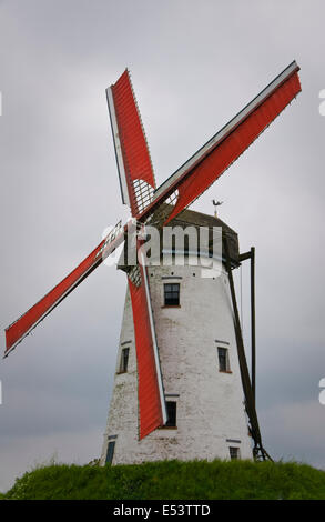 Windmühle Nahaufnahme wie in Damme - Belgien an einem Wintertag zu sehen. Stockfoto