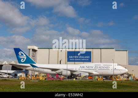 Air New Zealand Boeing 747 an Engineering Service Kleiderbügel, Auckland Airport, Auckland, Nordinsel, Neuseeland Stockfoto