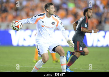 Houston, Texas, USA. 19. Juli 2014. Houston Dynamo Torwart Tally Halle (1) geht der Ball bei einem MLS-Spiel zwischen dem Houston Dynamo und Toronto FC BBVA Compass-Stadion in Houston, TX am 19. Juli 2014. Das Spiel endete mit einem 2: 2-Unentschieden. Bildnachweis: Trask Smith/ZUMA Draht/Alamy Live-Nachrichten Stockfoto