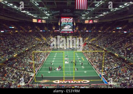 Cleveland, Ohio, USA. 19. Juli 2014. Cleveland und Jacksonville Schlacht im zweiten Quartal. Die Cleveland Gladiatoren besiegt die Jacksonville Haie 62-20 in Quicken Loans Arena in Cleveland, Ohio. Bildnachweis: Frank Jansky/ZUMA Draht/Alamy Live-Nachrichten Stockfoto