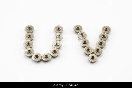 Sie und V-Alphabet, erstellt von Edelstahl-Hex-Flansch-Muttern. Stockfoto