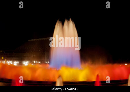 Magische Brunnen Musik und Lichtshow in der Nacht in Barcelona, Katalonien, Spanien. Stockfoto