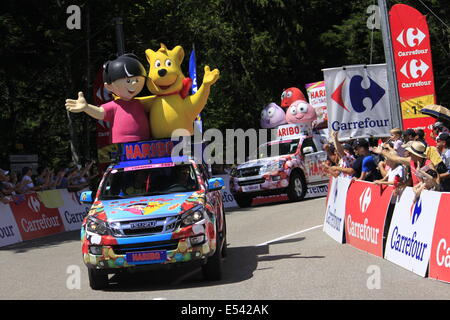 Col de Palaquit, Frankreich. 18. Juli 2014. 13. Etappe der Tour de France-Saint-Etienne - Chamrousse in den Alpen. Während dieses Stadiums überqueren die Fahrer den Col de Palaquit in den Bergen Chartreuse. Sarcenas, Sappey, Frankreich Credit: Thibaut/Alamy Live-Nachrichten Stockfoto