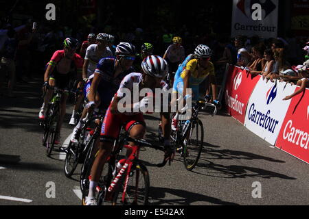 Col de Palaquit, Frankreich. 18. Juli 2014. 13. Etappe der Tour de France-Saint-Etienne - Chamrousse in den Alpen. Während dieses Stadiums überqueren die Fahrer den Col de Palaquit in den Bergen Chartreuse. Sarcenas, Sappey, Frankreich Credit: Thibaut/Alamy Live-Nachrichten Stockfoto