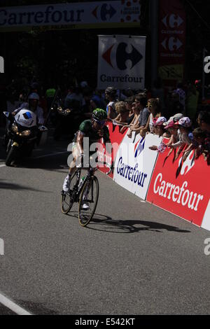 Col de Palaquit, Frankreich. 18. Juli 2014. 13. Etappe der Tour de France-Saint-Etienne - Chamrousse in den Alpen. Während dieses Stadiums überqueren die Fahrer den Col de Palaquit in den Bergen Chartreuse. Sarcenas, Sappey, Frankreich Credit: Thibaut/Alamy Live-Nachrichten Stockfoto