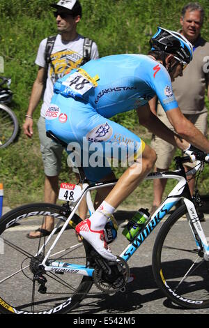 Col de Palaquit, Frankreich. 18. Juli 2014. 13. Etappe der Tour de France-Saint-Etienne - Chamrousse in den Alpen. Während dieses Stadiums überqueren die Fahrer den Col de Palaquit in den Bergen Chartreuse. Sarcenas, Sappey, Frankreich Credit: Thibaut/Alamy Live-Nachrichten Stockfoto