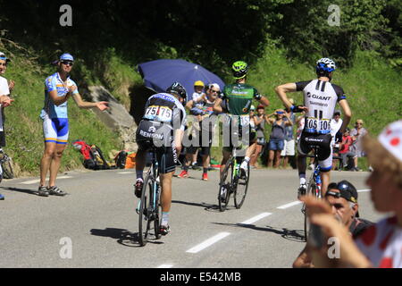 Col de Palaquit, Frankreich. 18. Juli 2014. 13. Etappe der Tour de France-Saint-Etienne - Chamrousse in den Alpen. Während dieses Stadiums überqueren die Fahrer den Col de Palaquit in den Bergen Chartreuse. Sarcenas, Sappey, Frankreich Credit: Thibaut/Alamy Live-Nachrichten Stockfoto