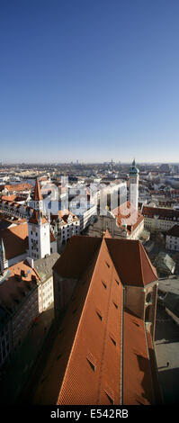 Blick vom Turm der St. Peterskirche oder St.-Peter Kirche, Marienplatz, München, Deutschland. Stockfoto