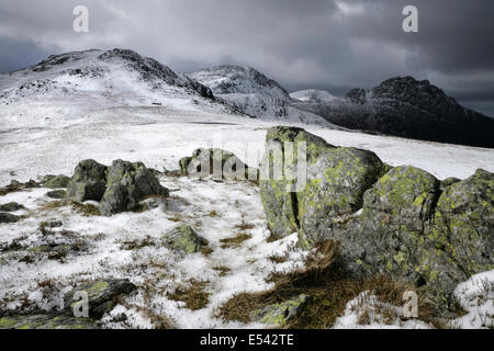Blick in Richtung Y Foel Goch und Tryfan Gallt Yr Ogof, Snowdonia, Wales. Stockfoto
