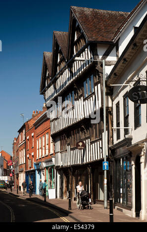 Großbritannien, England, Worcestershire, Worcester, New Street, halbe Fachwerkhaus altem Gebäude, beugte sich über die Straße Stockfoto