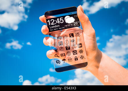 Futuristische Smartphone (Phablet) mit einem transparenten Display in Menschenhand. Tatsächliche zukünftige innovative Konzeptideen und beste tech Stockfoto