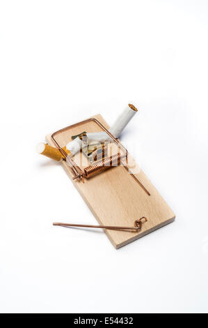 Mousetrap mit klassischen Zigaretten Stockfoto