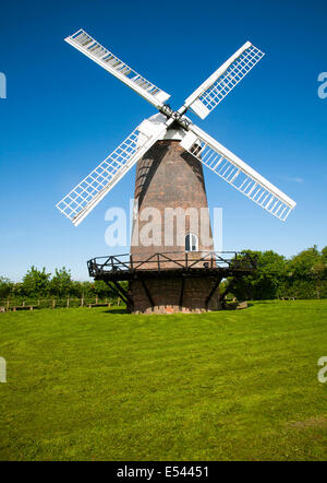 Wilton Windmühle erbaut 1821 befindet sich zwischen den Dörfern von Wilton und großes Bedwyn, Wiltshire, England Stockfoto