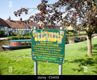 Die Rose Narrowboat bietet Bootsfahrten auf dem Kennet und Avon Kanal, Hungerford. Berkshire, England Stockfoto