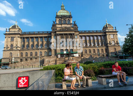 Prager Wenzelsplatz Gebäude des Prager Nationalmuseums Tschechische Republik Stockfoto