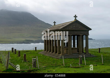 Die Bullough Mausoleum, Harris Bay, Insel Rum, Schottland. Stockfoto