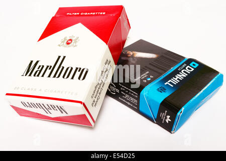 Pakete von Marlboro und Dunhill Zigaretten Stockfoto