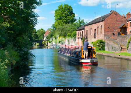 Ein Grachtenboot auf den Staffordshire Worcester Kanal, Stourport auf Severn, Worcestershire, England, UK. Stockfoto