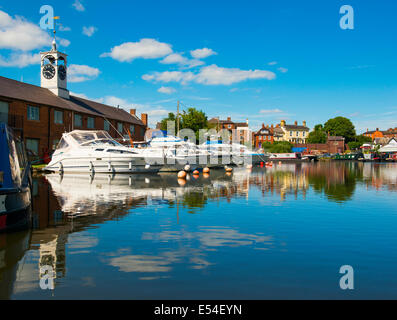 Boote vor Anker in Stourport Kanal-Becken, Worcestershire, England, UK Stockfoto