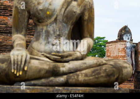 Buddha-Statue. Wat Mahathat. Sukhothai Historical Park. Thailand. Asien. Stockfoto