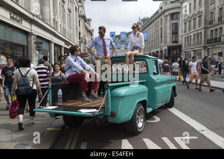 London, UK. 20. Juli 2014. Regent Street autofreien Sonntag im Juli, Chevrolet Pick-up Ausstellung, Regent Street Credit: Keith Erskine/Alamy Live News Stockfoto