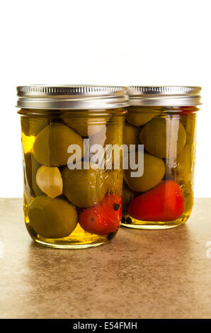 Hausgemachte eingelegte heiße Kirschen Paprika im Einmachglas Stockfoto