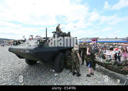 Bray, County Wicklow, Irland. 20. Juli 2014. Bild aus der irischen Armee und Marine öffentlichen Fahrzeug-Ausstellung während der Bray Air Display in Bray, County Wicklow, Ireland. Air-Show-Event ist Teil des Festivals Bray Sommerfest. Bildnachweis: Brendan Donnelly/Alamy Live-Nachrichten Stockfoto