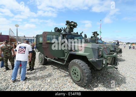 Bray, County Wicklow, Irland. 20. Juli 2014. Bild aus der irischen Armee und Marine öffentlichen Fahrzeug-Ausstellung während der Bray Air Display in Bray, County Wicklow, Ireland. Air-Show-Event ist Teil des Festivals Bray Sommerfest. Bildnachweis: Brendan Donnelly/Alamy Live-Nachrichten Stockfoto