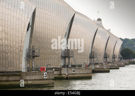 Die Thames Barrier auf der Themse in London. Es wurde gebaut, um die Hauptstadt von Storm Surge Überschwemmungen zu schützen. Rece Stockfoto