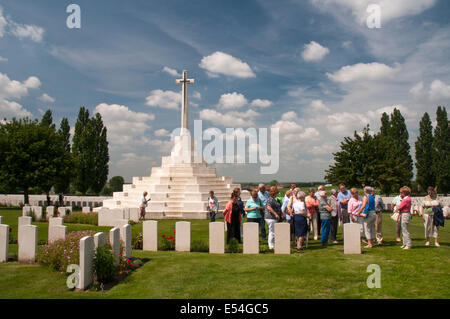 Gedenkkreuz am Tyne Cot Militärfriedhof, Flandern Felder Stockfoto