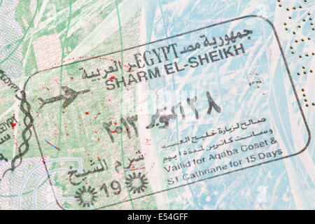 Ein- und Ausfahrt Briefmarken für Sharm El-Sheikh Ägypten In einen britischen Pass Stockfoto