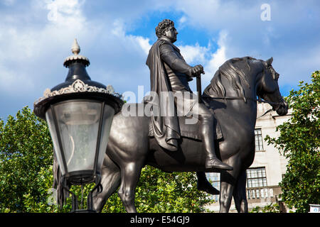 Reiterstandbild von König George IV am Trafalgar Square in London Stockfoto