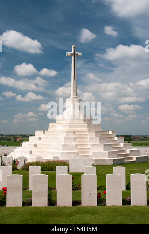 Gedenkkreuz am Tyne Cot Militärfriedhof, Flandern Felder Stockfoto