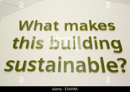 Eine Nachhaltigkeit Ausstellung im Crystal Gebäude, die das erste Gebäude in der Welt, um ein hervorragendes Rating BREEAM (BRE Environmental Assessment Method) und eine LEED (Leadership in Energy and Environmental Design) Platin ausgezeichnet bewertet. London, UK. Stockfoto