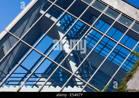 Abstraktes Bild mit einem Parkplatz Treppenhaus an der Ubc, Vancouver, Kanada Stockfoto