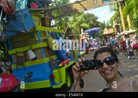 Mickys Jammin ' Dschungel-Parade. Disneys Tierkönigreich Stockfoto