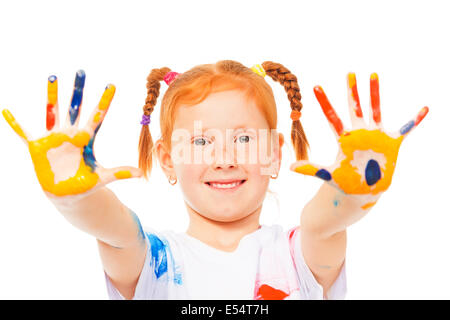 Lustige kleine Mädchen zeigt ihre bemalten Handflächen Stockfoto