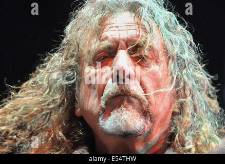 Ostrava, Tschechische Republik. 19. Juli 2014. Robert Plant und die sensationellen Platz-Schalter führen beim Musikfestival Colours of Ostrava in Ostrava, Tschechische Republik, 19. Juli 2014. © Jaroslav Ozana/CTK Foto/Alamy Live-Nachrichten Stockfoto