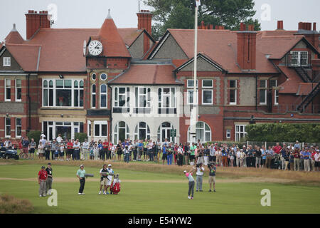 Hoylake, UK. 20. Juli 2014. Rory McIlroy (NIR) Golf: Rory McIlroy Nordirlands Uhren seinen Schuss am 3. Loch in der letzten Runde der 143. British Open Championship am Royal Liverpool Golf Club in Hoylake, England. Bildnachweis: Koji Aoki/AFLO SPORT/Alamy Live-Nachrichten Stockfoto