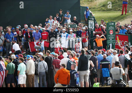 Hoylake, UK. 20. Juli 2014. Rickie Fowler (USA) Golf: Rickie Fowler der Vereinigten Staaten beobachtet seinen Abschlag am 16. Loch während der Endrunde der 143. British Open Championship am Royal Liverpool Golf Club in Hoylake, England. Bildnachweis: Koji Aoki/AFLO SPORT/Alamy Live-Nachrichten Stockfoto