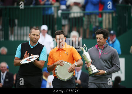 Hoylake, UK. Sie sind von links, Vizemeister Sergio Garcia von Spanien, Rickie Fowler der USA und Rory McIlroy. 20. Juli 2014. (L-R) Sergio Garcia (ESP), Rickie Fowler (USA), Rory McIlroy (NIR) Golf: Rory McIlroy von Nordirland, Recht, feiert, als er den Claret Jug hält, nach dem Gewinn der 143. British Open Championship am Royal Liverpool Golf Club in Hoylake, England. Sie sind von links, Vizemeister Sergio Garcia von Spanien, Rickie Fowler der Vereinigten Staaten und Rory McIlroy. Bildnachweis: Koji Aoki/AFLO SPORT/Alamy Live-Nachrichten Stockfoto