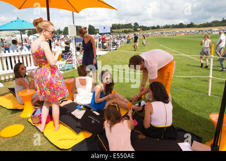 Veuve Clicquot Gold Cup, britische offene Polo-Meisterschaft, Cowdray Park Poloclub, Cowdray Park, Midhurst, West Sussex, England UK Stockfoto