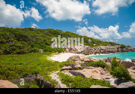 Atemberaubende einsamen tropischen Strand auf den Seychellen Stockfoto
