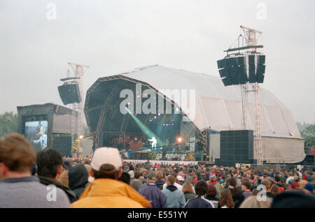 Publikum am Glastonbury Music Festival 1997 würdig Farm, Somerset, England, Vereinigtes Königreich. Stockfoto